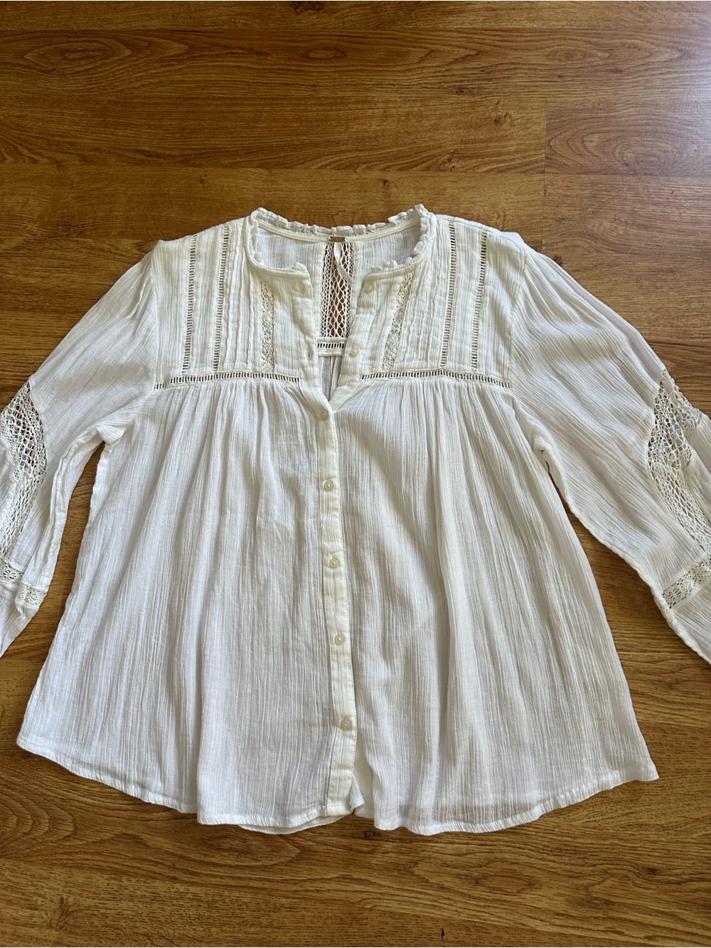 Free People Ivory long sleeve cotton blouse with lace detailing M Button Up